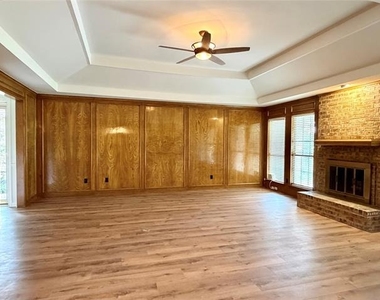 3212 Laurel Oaks Court - Photo Thumbnail 4