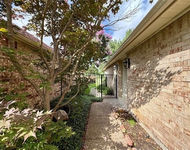 3212 Laurel Oaks Court - Photo Thumbnail 2