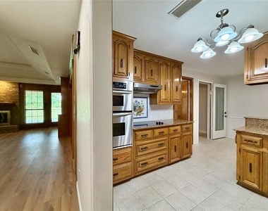 3212 Laurel Oaks Court - Photo Thumbnail 8
