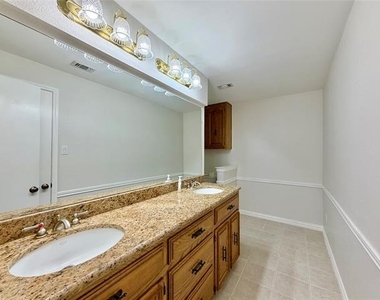 3212 Laurel Oaks Court - Photo Thumbnail 13