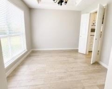 7801 Cortland Drive - Photo Thumbnail 8