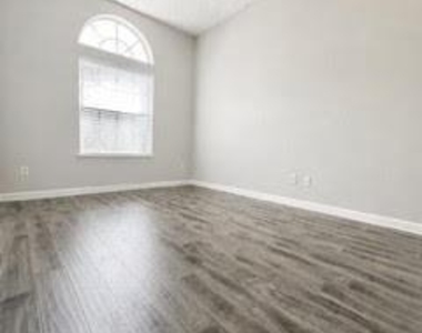 7801 Cortland Drive - Photo Thumbnail 6