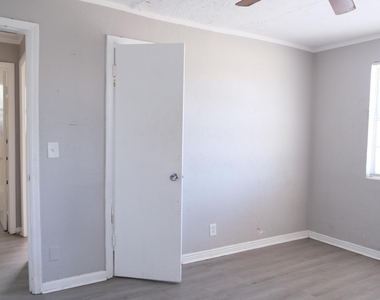 705 13th Street - Photo Thumbnail 4