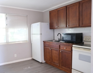 705 13th Street - Photo Thumbnail 2