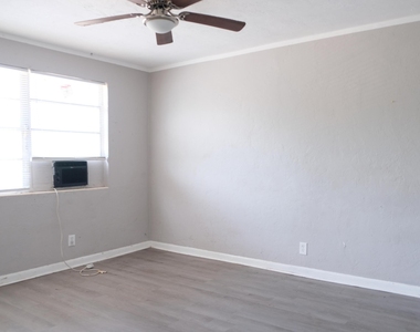 705 13th Street - Photo Thumbnail 3