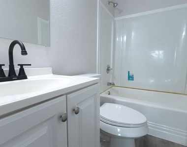 1716 Ethel Avenue - Photo Thumbnail 11