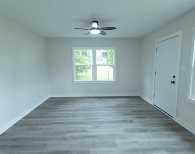 1716 Ethel Avenue - Photo Thumbnail 3