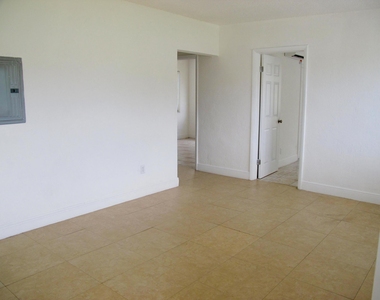 340 Nw 6th Street - Photo Thumbnail 3