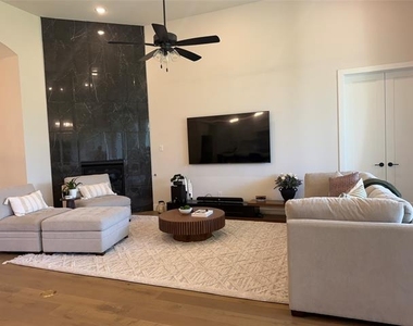 3332 Zenyatta Court - Photo Thumbnail 18