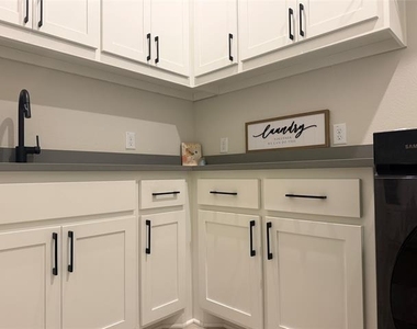 3332 Zenyatta Court - Photo Thumbnail 12