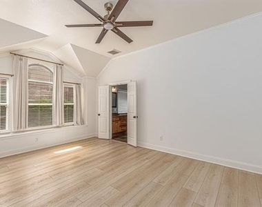 875 Shores Boulevard - Photo Thumbnail 12