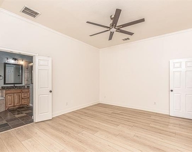 875 Shores Boulevard - Photo Thumbnail 16