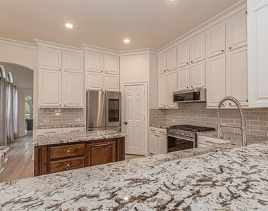 875 Shores Boulevard - Photo Thumbnail 8