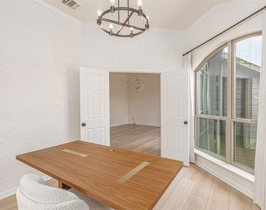 875 Shores Boulevard - Photo Thumbnail 13