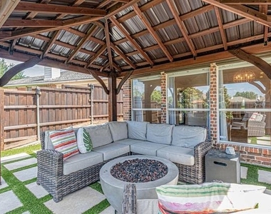 875 Shores Boulevard - Photo Thumbnail 26