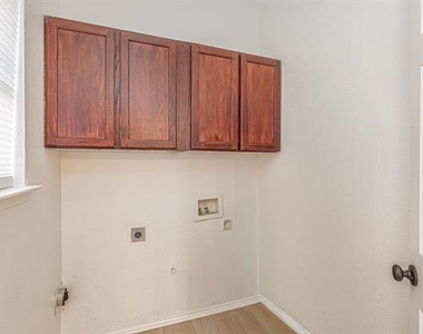 875 Shores Boulevard - Photo Thumbnail 24