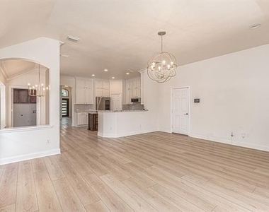 875 Shores Boulevard - Photo Thumbnail 7