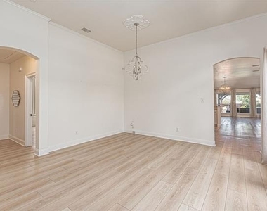 875 Shores Boulevard - Photo Thumbnail 15