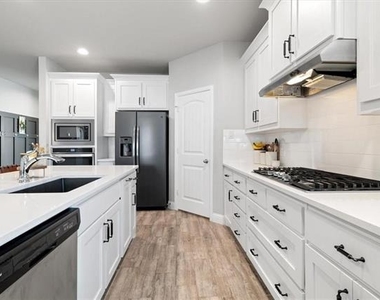405 Rosie Court - Photo Thumbnail 6