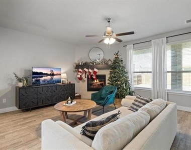 405 Rosie Court - Photo Thumbnail 9