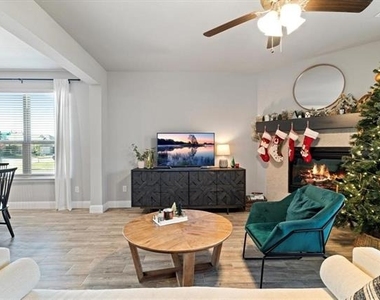 405 Rosie Court - Photo Thumbnail 10