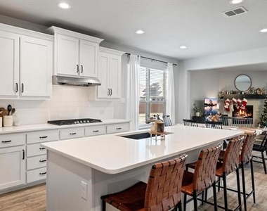 405 Rosie Court - Photo Thumbnail 8
