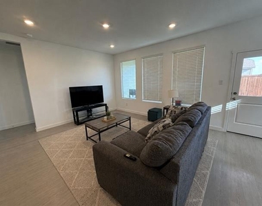 14184 Hammersmith Street - Photo Thumbnail 3
