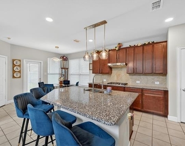 7213 Willow Thorne Drive - Photo Thumbnail 9