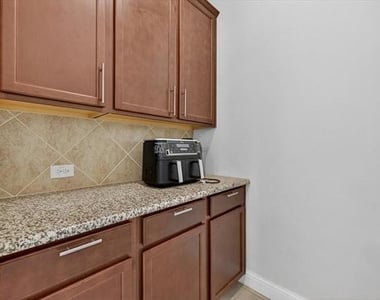 7213 Willow Thorne Drive - Photo Thumbnail 12