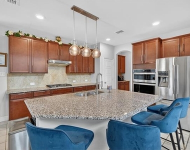 7213 Willow Thorne Drive - Photo Thumbnail 10