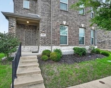 7213 Willow Thorne Drive - Photo Thumbnail 2