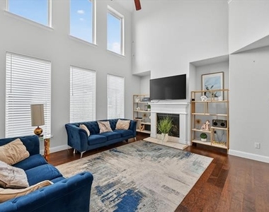 7213 Willow Thorne Drive - Photo Thumbnail 3