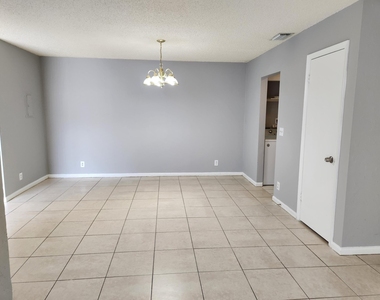 1749 N Congress Avenue - Photo Thumbnail 7