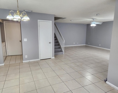 1749 N Congress Avenue - Photo Thumbnail 5