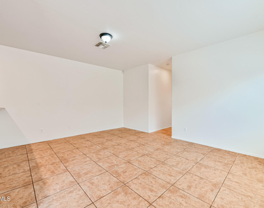 8917 N 4th Street - Photo Thumbnail 9
