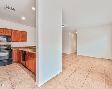 8917 N 4th Street - Photo Thumbnail 4