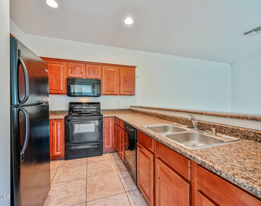 8917 N 4th Street - Photo Thumbnail 6