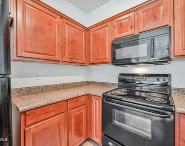 8917 N 4th Street - Photo Thumbnail 7