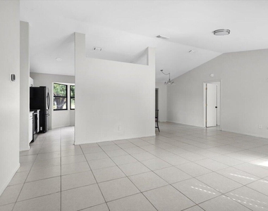 1097 Sw Mcdevitt Avenue - Photo Thumbnail 4