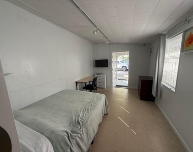 605 E Coast Avenue - Photo Thumbnail 7