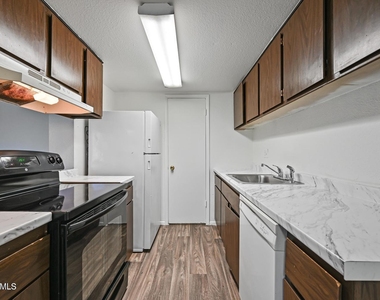 3959 W Palomino Road - Photo Thumbnail 7