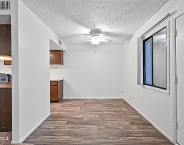 3959 W Palomino Road - Photo Thumbnail 6