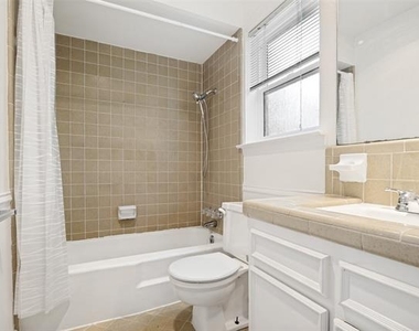 7726 Dentcrest Drive - Photo Thumbnail 10