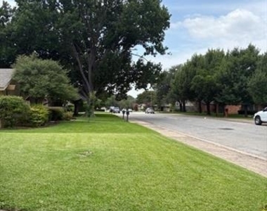 7726 Dentcrest Drive - Photo Thumbnail 20