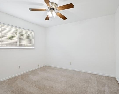 7726 Dentcrest Drive - Photo Thumbnail 9