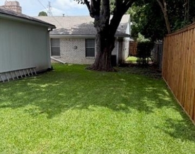 7726 Dentcrest Drive - Photo Thumbnail 12