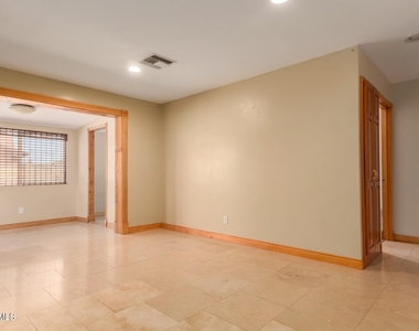1608 W Inverness Drive - Photo Thumbnail 10