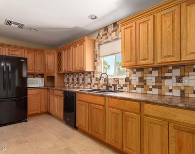 1608 W Inverness Drive - Photo Thumbnail 7