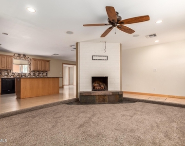 1608 W Inverness Drive - Photo Thumbnail 3