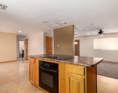 1608 W Inverness Drive - Photo Thumbnail 6
